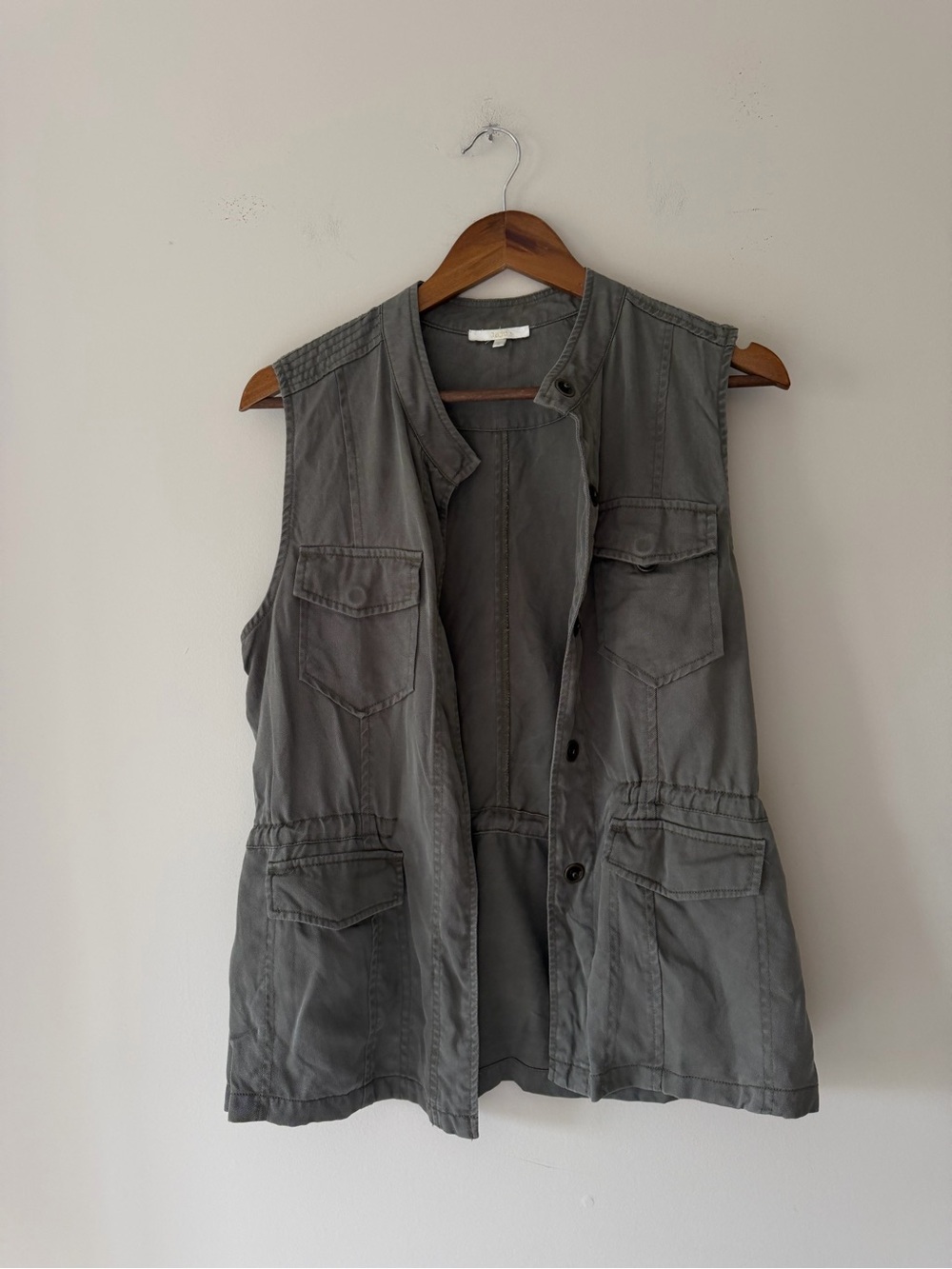 Laju Sleeveless Utility Vest in Army Green Size Small
